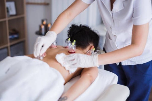 Hijama rug behandeling